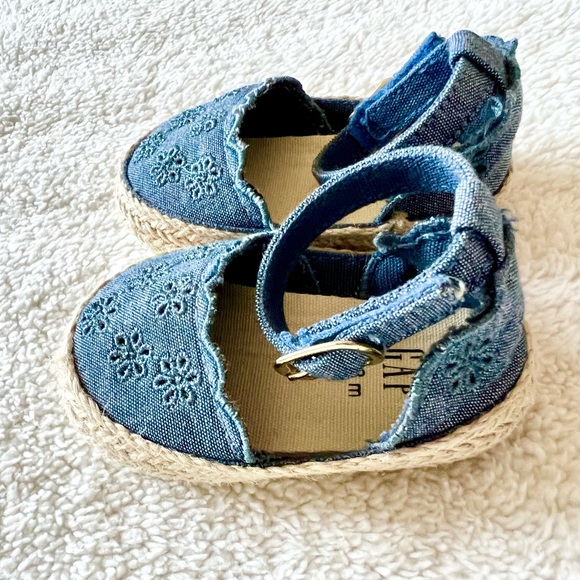 2 for $10/Gap Blue Chambray Eyelet Espadrilles - Picture 3 of 9